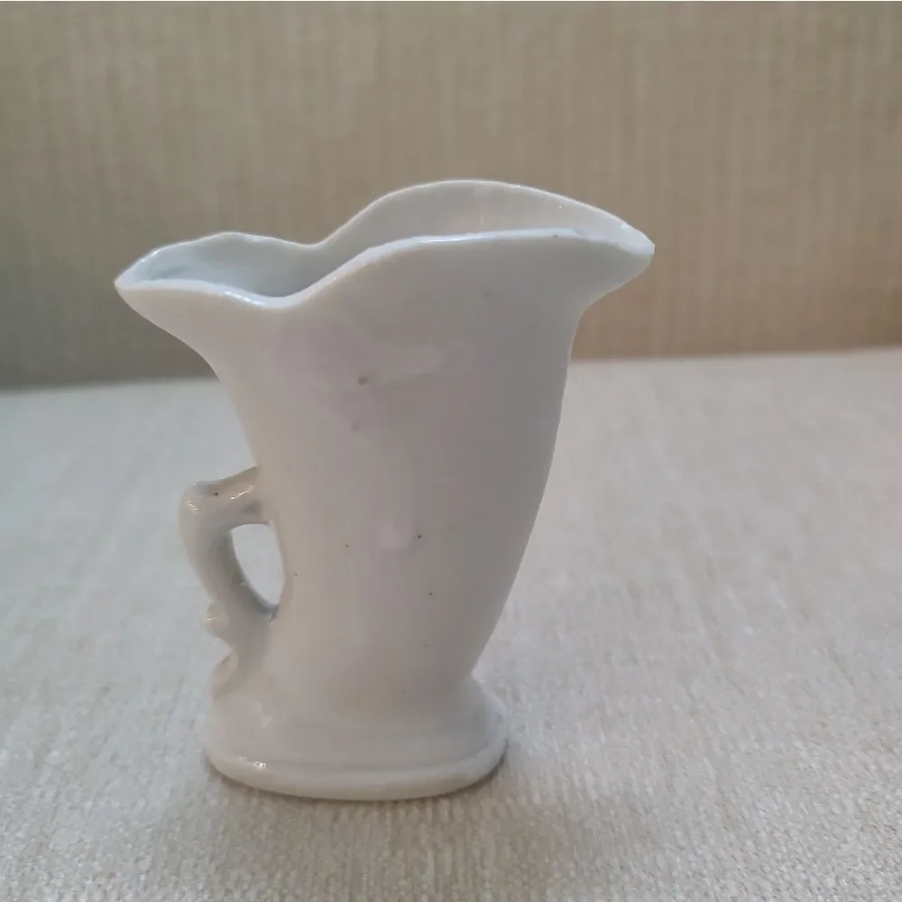 Vintage Small Iris Vase Made in Occupied Japan 1945-1951